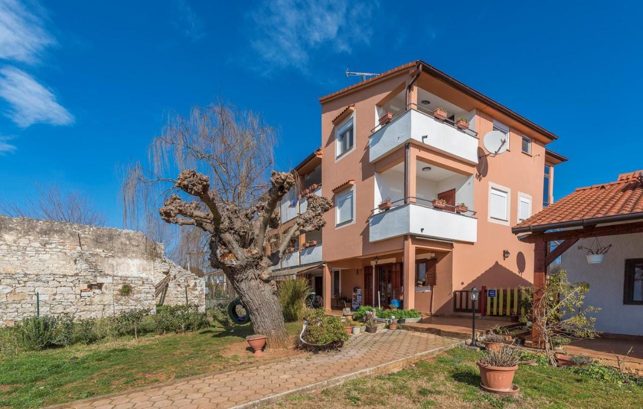 Apartments Ulika Červar-Porat Exterior foto